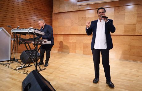 אות הוקרה לזמר ציון גולן הוענק במכללה האקדמית אשקלון