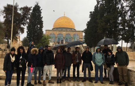 השלום מתחיל בתוכנו: סטודנטים יהודים וערבים מאוניברסיטת אריאל יצאו לביקור משותף בהר הבית ובאתרי מורשת בירושלים